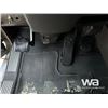 Image 14 : 2012 KENWORTH T800 TRI DRIVE SLEEPER TRUCK TRACTOR
