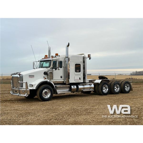 2012 KENWORTH T800 TRI DRIVE SLEEPER TRUCK TRACTOR