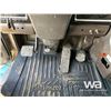 Image 16 : 2011 KENWORTH T800 TRI DRIVE SLEEPER TRUCK TRACTOR