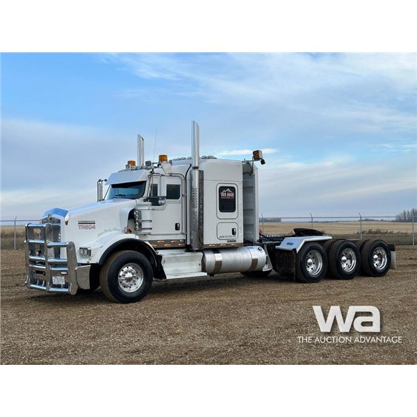 2014 KENWORTH T800 TRI DRIVE SLEEPER TRUCK TRACTOR