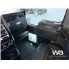 Image 8 : 2014 KENWORTH T800 TRI DRIVE SLEEPER TRUCK TRACTOR