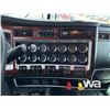 Image 10 : 2006 KENWORTH T800B TRIDRIVE SLEEPER TRUCK TRACTOR