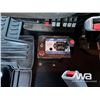 Image 16 : 2006 KENWORTH T800B TRIDRIVE SLEEPER TRUCK TRACTOR