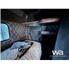 Image 18 : 2006 KENWORTH T800B TRIDRIVE SLEEPER TRUCK TRACTOR