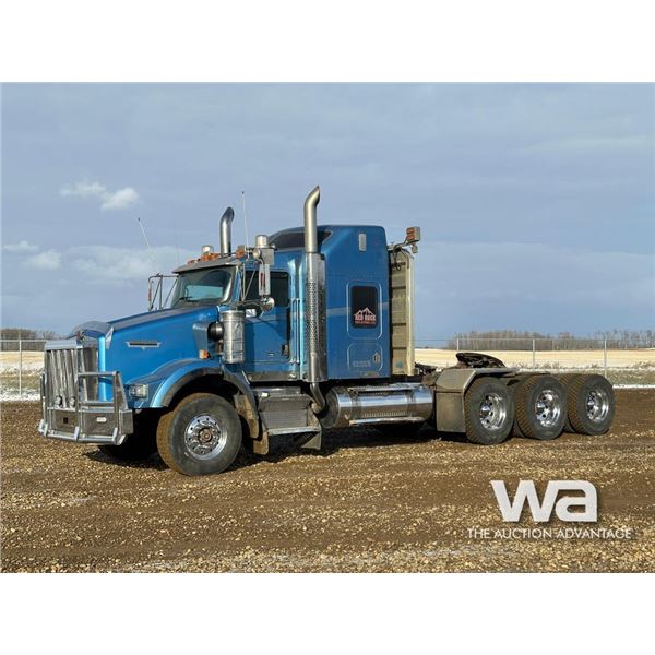 2006 KENWORTH T800B TRIDRIVE SLEEPER TRUCK TRACTOR