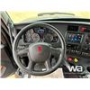Image 11 : 2022 KENWORTH T880 T/A SLEEPER TRUCK TRACTOR