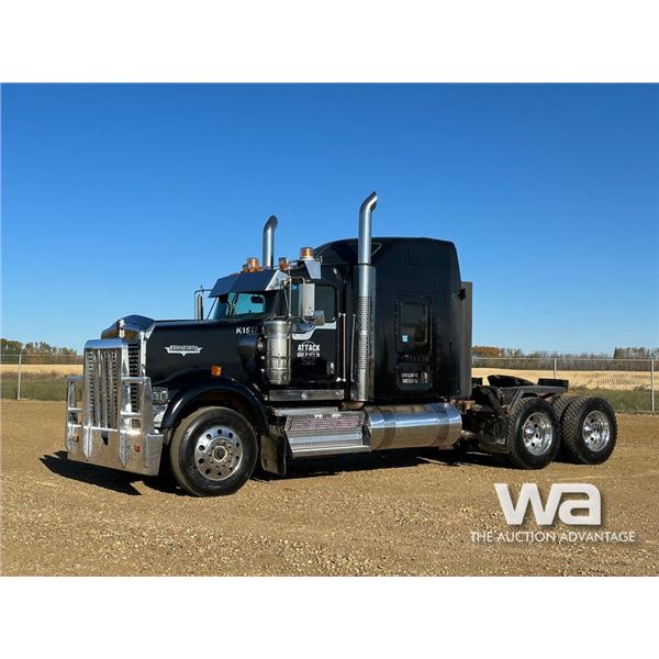 2015 KENWORTH W900 T/A SLEEPER TRUCK TRACTOR