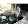 Image 8 : 2018 KENWORTH T800 TRI DRIVE SLEEPER CAB & CHASSIS