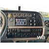 Image 10 : 2013 PETERBILT 367 TRI DRIVE SLEEPER CAB & CHASSIS