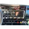 Image 11 : 2019 KENWORTH T800 TRI DRIVE SLEEPER TANK TRUCK