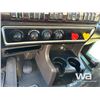 Image 16 : 2019 KENWORTH T800 TRI DRIVE SLEEPER TANK TRUCK