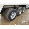 Image 33 : 2019 KENWORTH T800 TRI DRIVE SLEEPER TANK TRUCK