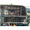 Image 10 : 2019 PETERBILT 367 TRI DRIVE SLEEPER TANK TRUCK