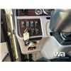 Image 13 : 2019 PETERBILT 367 TRI DRIVE SLEEPER TANK TRUCK
