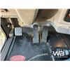 Image 14 : 2019 PETERBILT 367 TRI DRIVE SLEEPER TANK TRUCK