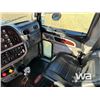 Image 8 : 2019 PETERBILT 367 TRI DRIVE SLEEPER TANK TRUCK