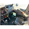 Image 8 : 2018 KENWORTH T800 TRI DRIVE SLEEPER TANK TRUCK