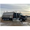 Image 2 : 2013 KENWORTH T800 TRI DRIVE SLEEPER TANK TRUCK