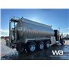 Image 3 : 2011 KENWORTH T800 TRI DRIVE SLEEPER TANK TRUCK