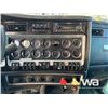 Image 10 : 2012 KENWORTH T800 TRI DRIVE SLEEPER TANK TRUCK