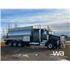 Image 2 : 2012 KENWORTH T800 TRI DRIVE SLEEPER TANK TRUCK