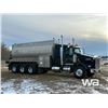 Image 2 : 2007 KENWORTH T800B TRI DRIVE SLEEPER TANK TRUCK