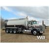 Image 2 : 1999 KENWORTH T800B TRI DRIVE 145 BBL WATER TRUCK