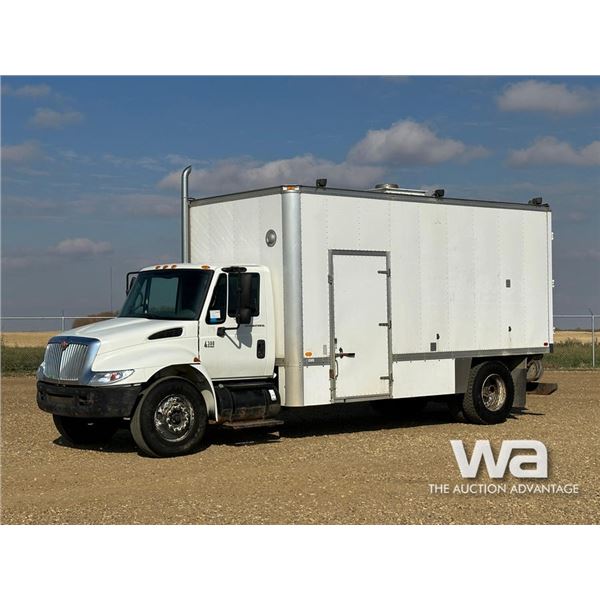 2002 INTERNATIONAL 4300 SBA DT466 S/A STEAM TRUCK