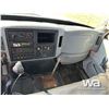 Image 9 : 2002 INTERNATIONAL 4300 SBA DT466 S/A STEAM TRUCK