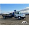 Image 2 : 2002 INTERNATIONAL 4300 DT465 S/A BOOM TRUCK