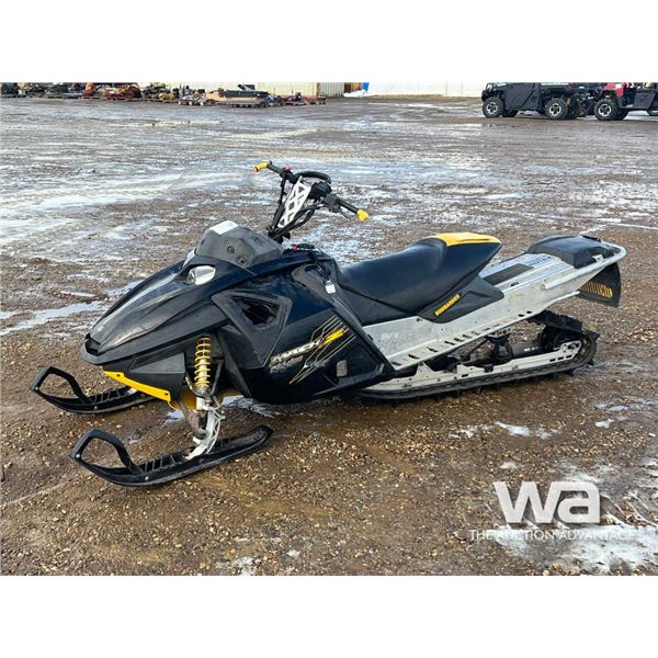 2005 SKIDOO SUMMIT 1000 SNOWMOBILE