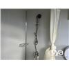 Image 11 : PORTABLE RESTROOM