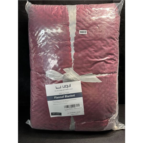 Uqui Soft and Cozy Queen Size Flannel Blanket Red - New