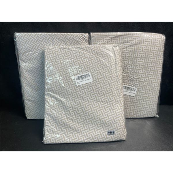 3 Round Vinyl Fitted Tablecloths - Fits 36"-44" Round Tables - New