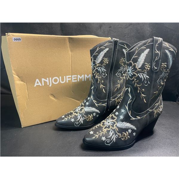 1 Pair of Women's Western Boots/Cowgirl Boots - Size 6.5 - New in Box