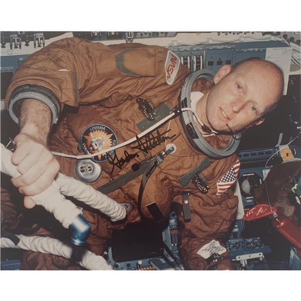 Astronaut Gordon Fullerton signed photo. GFA Authenticated