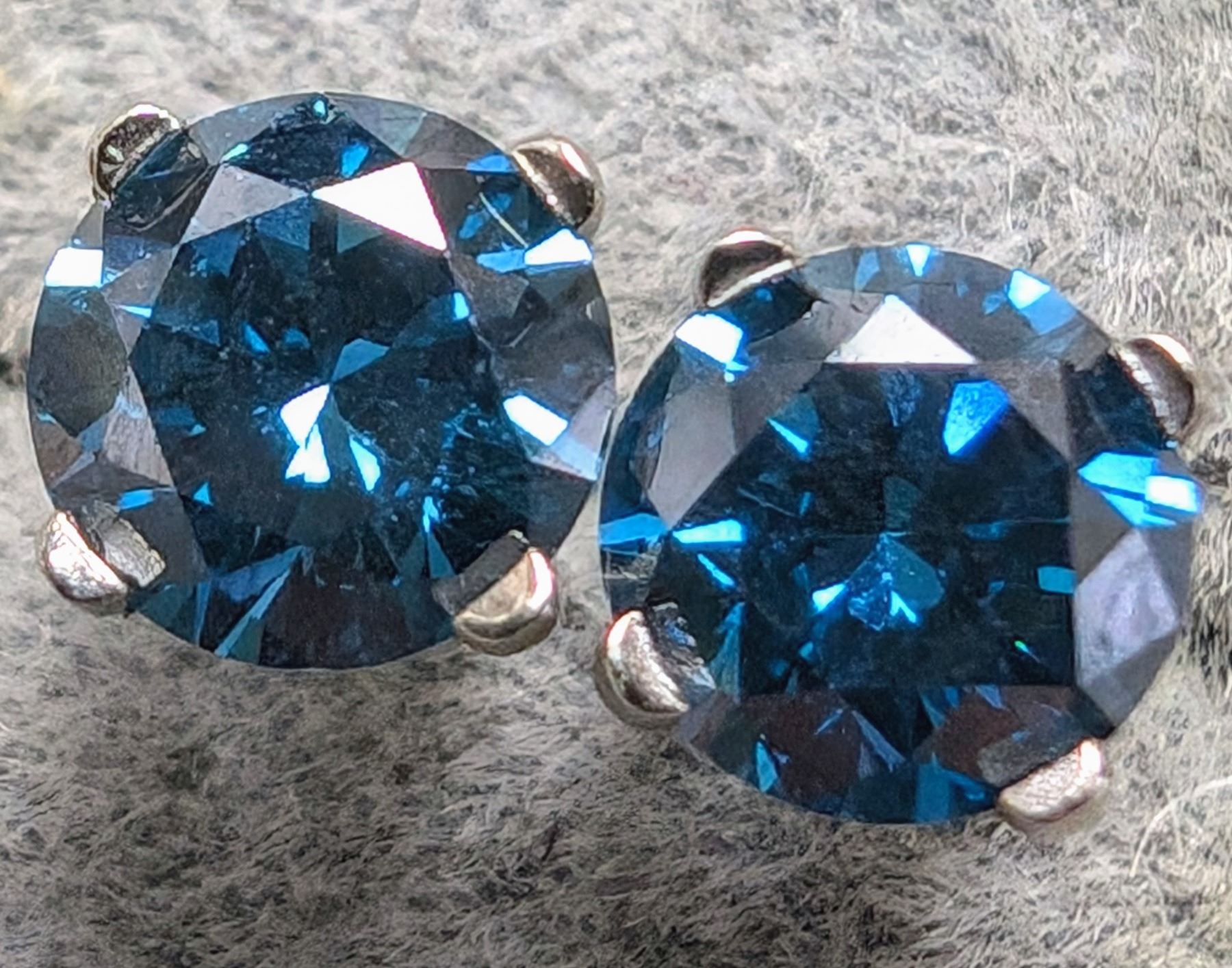 14K WHITE GOLD 0.69G LAB BLUE DIAMOND 0.9CT