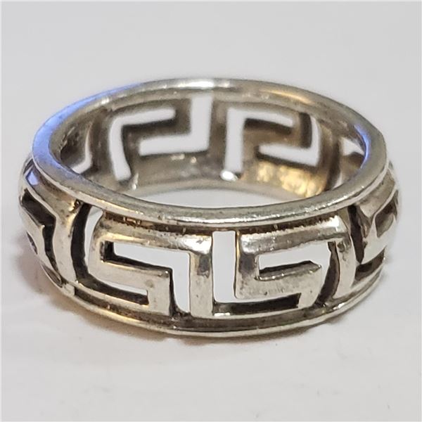 SILVER RING (~SIZE 7.5)(~WEIGHT 4.78G)