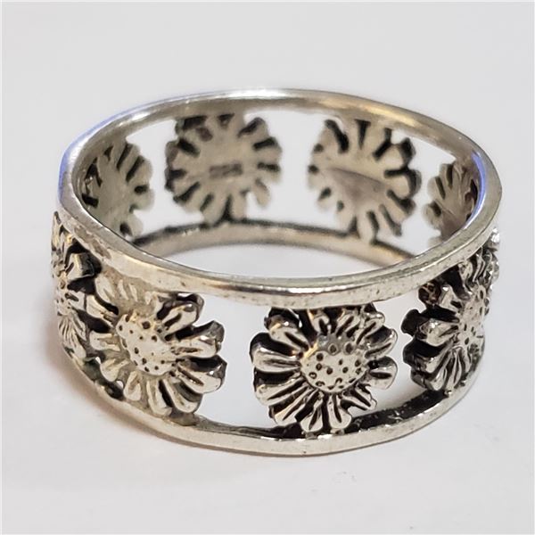 SILVER RING (~SIZE 8.5)(~WEIGHT 5.05G)