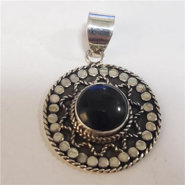 SILVER BLACK ONYX PENDANT (~WEIGHT 4.37G)