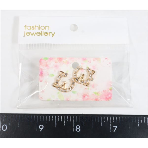 NEW FAUX PEARL AND RHINESTONE CAT THEME STUD
