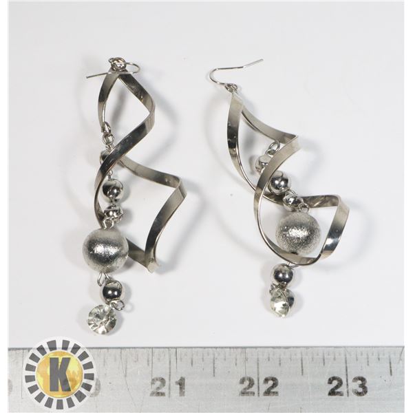 DANGLE FASHION EARRINGS