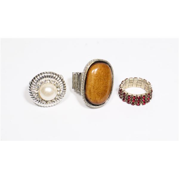 LOT OF THREE ELASTIC STRETCH RINGS