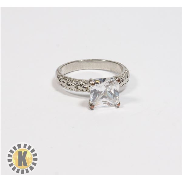 SILVER TONE RHINESTONE RING SIZE 7.5