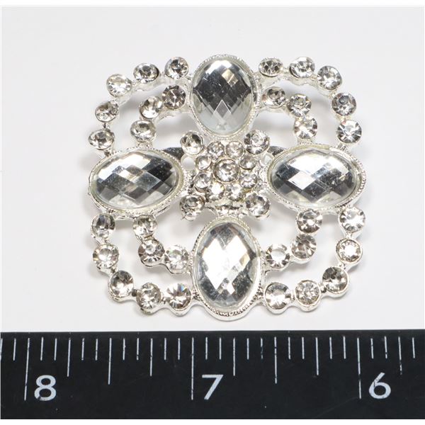 NEW SQUARE DESIGN RHINESTONE BROOCH
