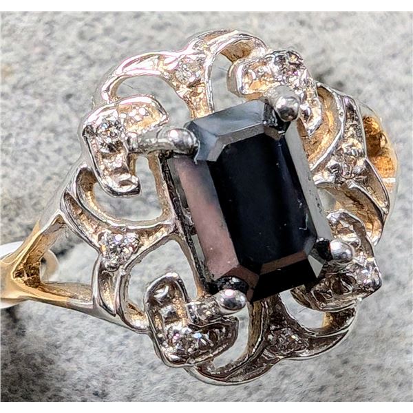 10K YELLOW GOLD 2.7G BLACK DIA 1.3 & DIAMOND 0.05CT  RING (~SIZE 6.5)