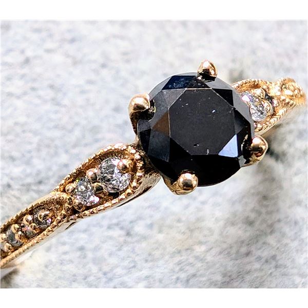 10K YELLOW GOLD 1.63G BLACK DIA 0.62CT + LAB DIAMOND 0.1CT  RING (~SIZE 6.5)