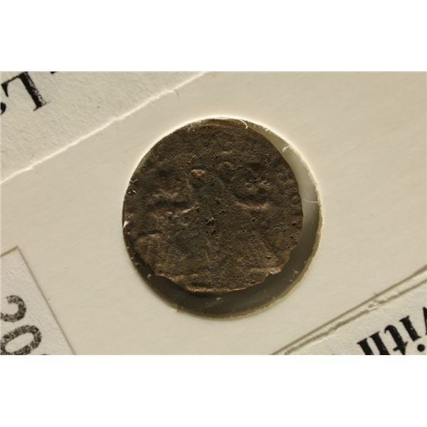 LATE ROMAN EMPIRE ANCIENT COIN. 2 VICTORIES