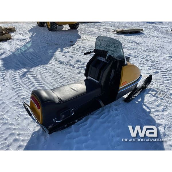 スノーピーク 1973 SKIDOO OLYMPIC VINTAGE SNOWMOBILE - Weaver Bros. Auctions Ltd.
