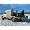 Image 4 : 1998 INTERNATIONAL 4700 DT466E S/A SERVICE TRUCK